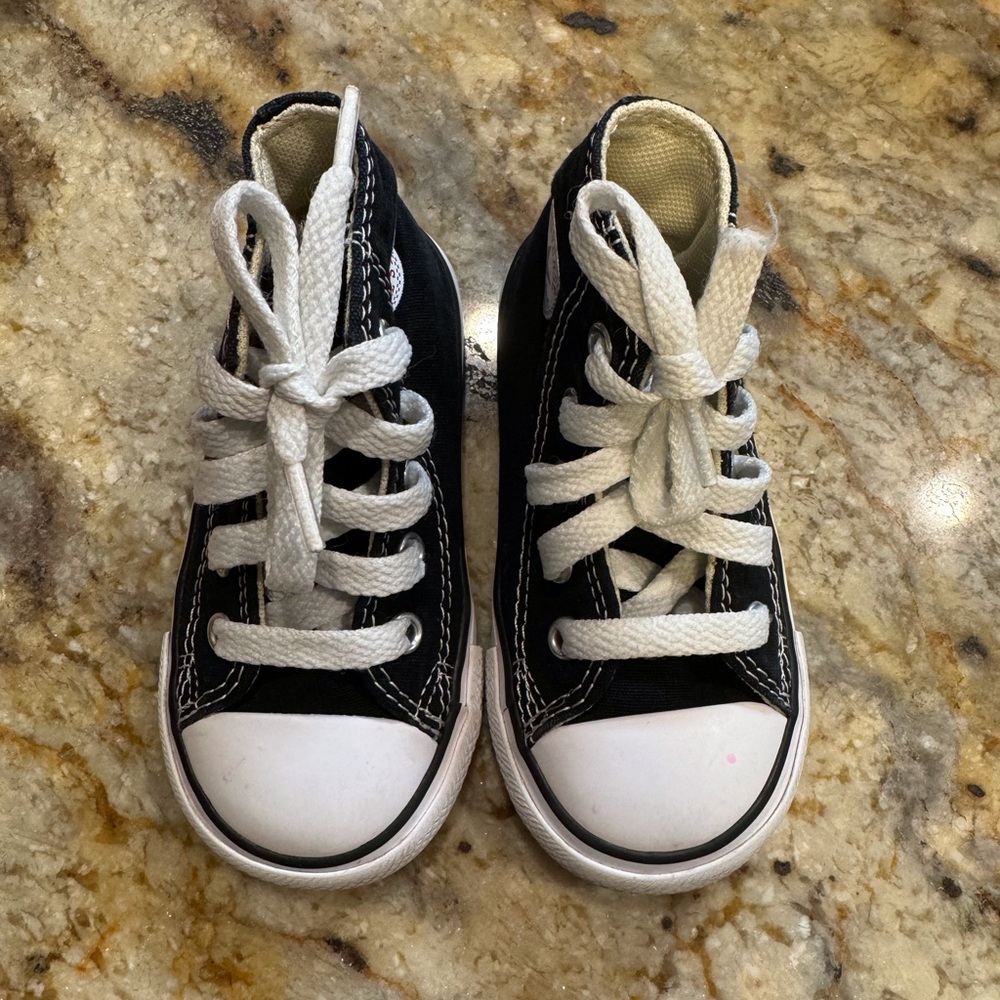 Toddler/Infant high top Converse Size 6